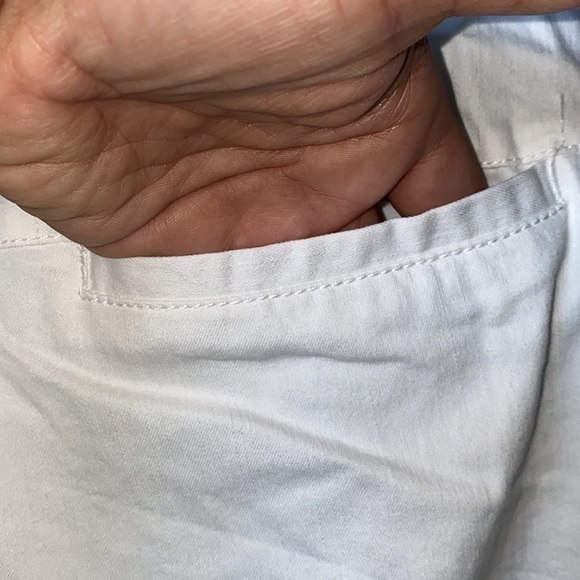 Larry Levine Woman Stretch Capris - Picture 5 of 9